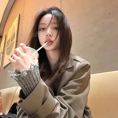 如月微笑